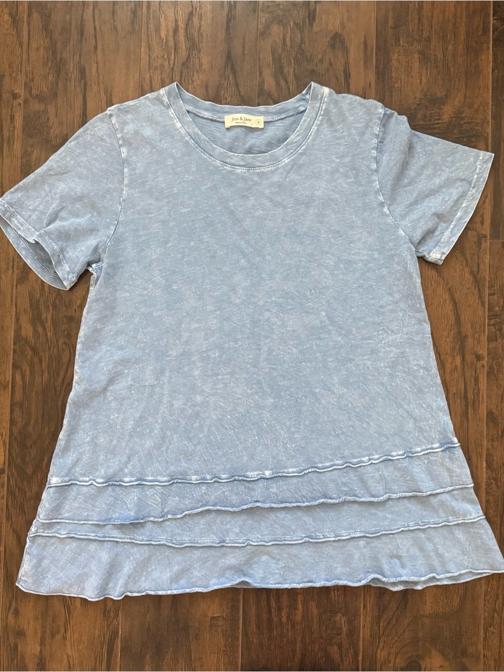 Jess & Jane Size Small Mineral Wash Light Blue Short Sleeve Tiered Tunic Top